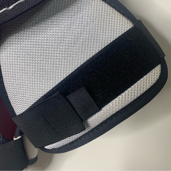 Easton Youth Synergy HSX Ice Hockey Shoulder Pads - Picture 12 of 13